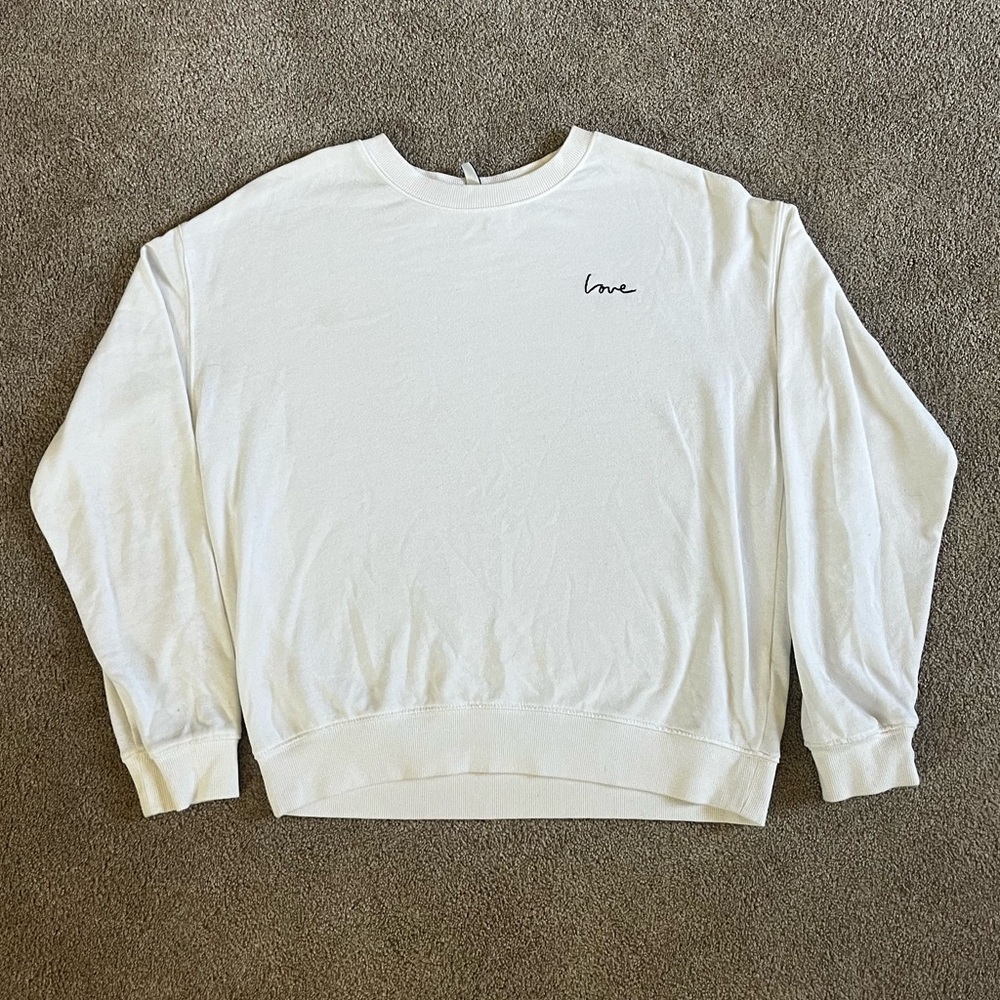 White crewneck with “love” embroidered🤍